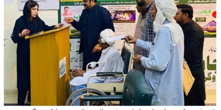 اوپن ڈور پالیسی، شہریوں کے مسائل موقع پر حل،ڈپٹی کمشنر امیرا بیدار کا اوپن ڈور سیشن، عوامی درخواستوں پر فوری احکامات جاری،وزیر اعلیٰ پنجاب مریم نواز شریف کے ویژن کے مطابق گڈ گورننس، میرٹ اور شفافیت یقینی بنانے کے لیے کھلی کچہریاں اور اوپن ڈور پالیسی کا سلسلہ جاری۔