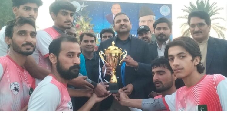 قائد اعظم ڈے اور کرسمس کے موقع پر محکمہ سپورٹس کے زیر اہتمام فٹ بال میچ کا انعقاد کیا گیا