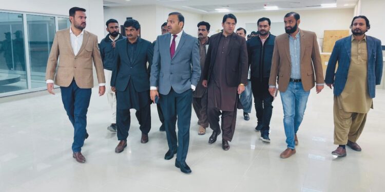 ڈپٹی کمشنر آصف علی ڈوگر کا مدر اینڈ چائلڈ کیئر ہسپتال کا دورہ، 96 فیصد کام مکمل، وزیراعلیٰ پنجاب کے وژن کے مطابق ہسپتال کی استعداد 200 سے بڑھا کر 315 بیڈ کردی گئی، منصوبہ جلد مکمل کرنے کی ہدایت