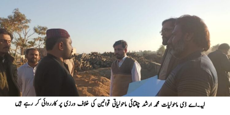 اسسٹنٹ کمشنر زہیب کریم نے ایم سی آفس چوک اعظم میں کرسمس کیک کاٹا