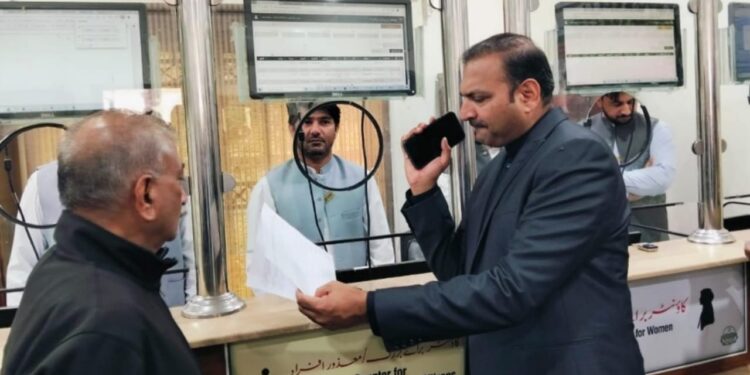 ڈسٹرکٹ پریس کلب لیہ کے کیفے ٹیریا کے کنٹریکٹرلالا غلام مصطفیٰ انتقال کر گئےنمازِ جنازہ ریلوے گراؤنڈ میں ادا، سیاسی، سماجی، صحافتی شخصیات کی بڑی تعداد میں شرکت، آج قرآن خوانی کا اہتمام