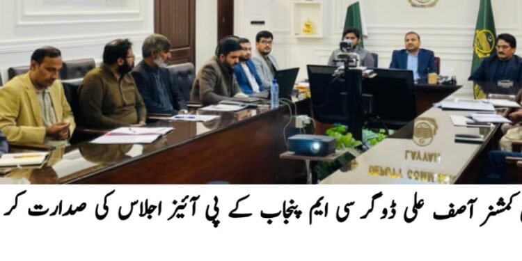 اسسٹنٹ کمشنر زہیب کریم نے ایم سی آفس چوک اعظم میں کرسمس کیک کاٹا