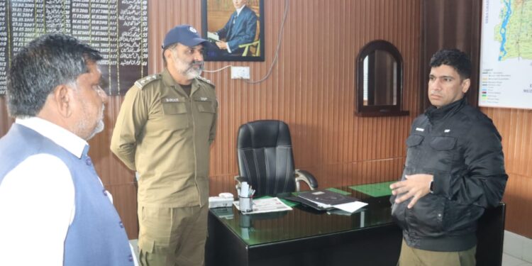 سی ایم بیوٹیفکیشن پروجیکٹ کی بروقت تکمیل یقینی بنائی جائے گی، ڈپٹی کمشنر آصف علی ڈوگر،ڈپٹی کمشنر کی زیر صدارت اجلاس، منصوبے کی پیش رفت کا جائزہ — تمام محکموں کو مقررہ ٹائم لائن کے مطابق شفاف انداز میں کام کی ہدایت