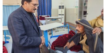 ایڈیشنل ڈپٹی کمشنر جنرل شبیر احمد ڈوگر کا صبح سویرے ٹی ایچ کیو ہسپتال چوبارہ کا اچانک دورہ