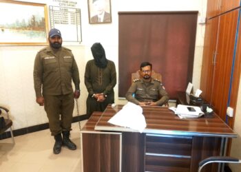 اسسٹنٹ کمشنر زہیب کریم نے ایم سی آفس چوک اعظم میں کرسمس کیک کاٹا