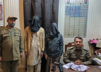 اسسٹنٹ کمشنر زہیب کریم نے ایم سی آفس چوک اعظم میں کرسمس کیک کاٹا