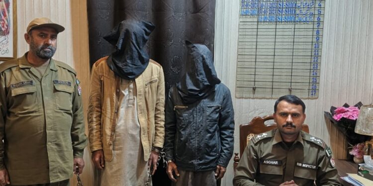 اسسٹنٹ کمشنر زہیب کریم نے ایم سی آفس چوک اعظم میں کرسمس کیک کاٹا