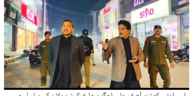 لیہ:ڈپٹی کمشنر آصف علی ڈوگر بیوٹیفیکیشن پلان کے سلسلہ میں مارکیٹ کا معائنہ کررہے ہیں