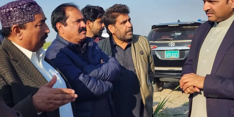 گیم چینجر منصوبہ ’’لیہ تونسہ پل‘‘— اپروچ روڈز کی تعمیر کے لیے اہم پیش رفت، سابق صوبائی وزیر اعجاز احمد اچلانہ اور ڈپٹی کمشنر کا دورہ لیہ تونسہ پل منصوبے کی جلد تکمیل کے لیے فنڈز کی فراہمی یقینی بنائی جائے گی — اپنی مدد آپ کے تحت سڑکوں کی تعمیر کرنے والے علاقہ مکینوں کی حوصلہ افزائی، مسلم لیگ ن منصوبے کو لیہ کے لیے اہم تحفہ قرار