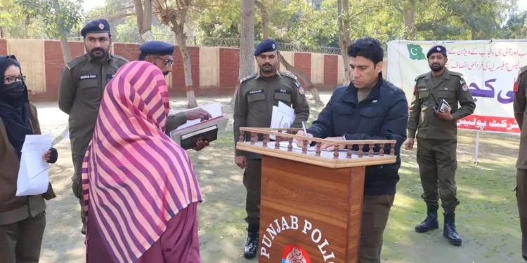 ڈی ایس پی پٹرولنگ راؤ عمر فاروق کا لیہ کی مختلف پٹرولنگ پوسٹس کا دورہ، موجودہ سیکیورٹی صورتحال کے پیش نظر فرائض ایمانداری سے ادا کرنے، ٹریفک قوانین پر سختی سے عملدرآمد کی ہدایت