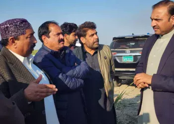 گیم چینجر منصوبہ ’’لیہ تونسہ پل‘‘— اپروچ روڈز کی تعمیر کے لیے اہم پیش رفت، سابق صوبائی وزیر اعجاز احمد اچلانہ اور ڈپٹی کمشنر کا دورہ لیہ تونسہ پل منصوبے کی جلد تکمیل کے لیے فنڈز کی فراہمی یقینی بنائی جائے گی — اپنی مدد آپ کے تحت سڑکوں کی تعمیر کرنے والے علاقہ مکینوں کی حوصلہ افزائی، مسلم لیگ ن منصوبے کو لیہ کے لیے اہم تحفہ قرار