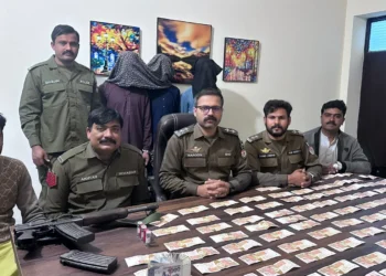 تھانہ کروڑ پولیس کی بڑی کارروائی، چوری و ڈکیتی میں ملوث تین ملزمان گرفتار، 07 لاکھ روپے مالیت کا مال مسروقہ اور اسلحہ ناجائز برآمد، ڈی پی او لیہ کی جانب سے ایس ایچ او ہارون رضا اور ٹیم کے لیے تعریفی اسناد و نقد انعام کا اعلان