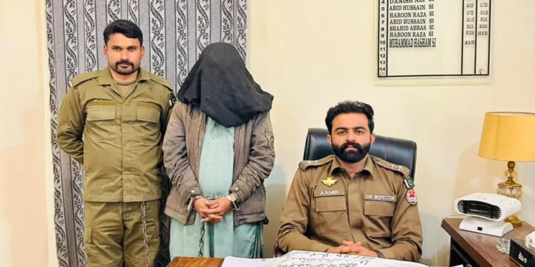 لیہ: ناجائز اسلحہ رکھنے والوں کے خلاف پولیس کریک ڈاؤن، ریکارڈ یافتہ ملزم گرفتار، ڈی پی او حسن جاوید بھٹی کی ہدایت پر کوٹ سلطان پولیس کی کارروائی، کلاشنکوف، پسٹل اور ایمونیشن برآمد، مقدمہ درج