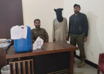 تھانہ سٹی پولیس کی منشیات فروشوں کے خلاف کاروائی ،شراب فروش رشید احمد گرفتار ،17 لیٹر شراب برآمد ،مقدمہ درج