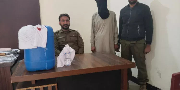 تھانہ سٹی پولیس کی منشیات فروشوں کے خلاف کاروائی ،شراب فروش رشید احمد گرفتار ،17 لیٹر شراب برآمد ،مقدمہ درج