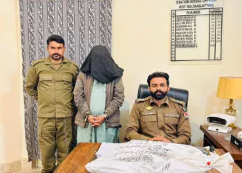 لیہ: ناجائز اسلحہ رکھنے والوں کے خلاف پولیس کریک ڈاؤن، ریکارڈ یافتہ ملزم گرفتار، ڈی پی او حسن جاوید بھٹی کی ہدایت پر کوٹ سلطان پولیس کی کارروائی، کلاشنکوف، پسٹل اور ایمونیشن برآمد، مقدمہ درج