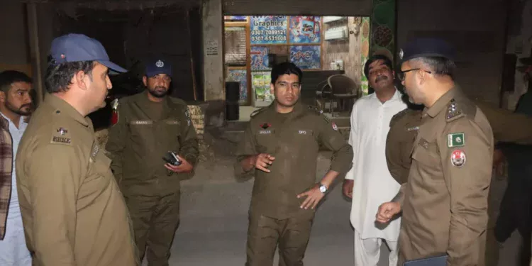 نگہبان دسترخوان مستحقین کے لیے باعزت افطاری کا ذریعہ ہے: آصف علی ڈوگر، ڈپٹی کمشنر لیہ کا ڈی ایچ کیو ہسپتال میں نگہبان دسترخوان کا دورہ، میڈیا نمائندگان کے ہمراہ افطار، خواتین کے لیے باپردہ انتظامات کا جائزہ
