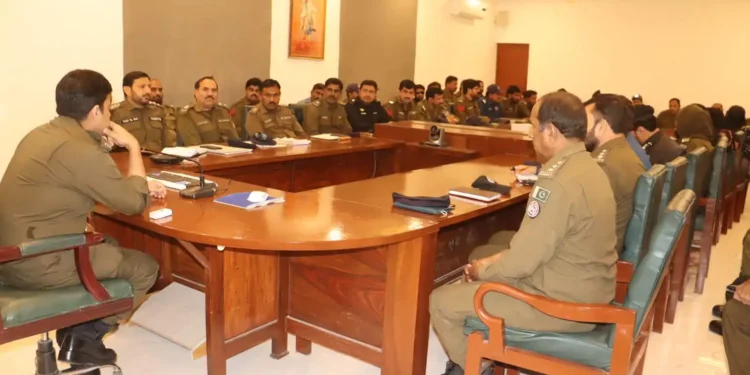 عوام دوست پولیسنگ کے فروغ کے لیے پولیس افسران کی مرحلہ وار تربیت جاری ڈی پی او لیہ حسن جاوید بھٹی کا کہنا ہے کہ شہری جلد پولیس کے رویوں میں مثبت تبدیلی محسوس کریں گے