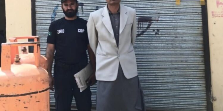 لیہ میں غیر قانونی ایل پی جی ری فلنگ کے خلاف کریک ڈاؤن، سول ڈیفنس کی کارروائی، تھانہ پیر جگی میں دو مقدمات درج، فائر سیفٹی انتظامات ناقص ہونے پر چالان