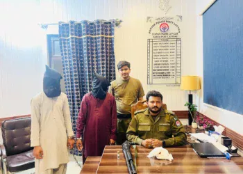 فتح پور پولیس کی کارروائیاں، منشیات فروش اور اسلحہ بردار گرفتار، ڈی پی او حسن جاوید بھٹی کی ہدایت پر 350 گرام آئس اور ریپٹر رائفل برآمد، ملزمان کے خلاف الگ الگ مقدمات درج