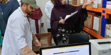 غرباء، بیوگان اور یتیموں میں راشن اور جامِ شیریں تقسیم، خدمتِ خلق سے اللہ اور اس کے رسول ﷺ کی خوشنودی حاصل ہوتی ہے: خضر حیات خان