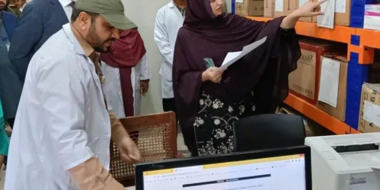 غرباء، بیوگان اور یتیموں میں راشن اور جامِ شیریں تقسیم، خدمتِ خلق سے اللہ اور اس کے رسول ﷺ کی خوشنودی حاصل ہوتی ہے: خضر حیات خان