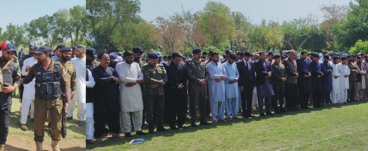 لیہ: نامعلوم ملزمان کی فائرنگ سے شہید کانسٹیبل اسد نصیر کی نماز جنازہ پولیس لائنز میں سرکاری اعزاز کے ساتھ ادا، آر پی او ڈی جی خان، ڈی پی او لیہ، ڈپٹی کمشنر اور دیگر اعلیٰ حکام سمیت شہریوں کی بڑی تعداد کی شرکت، پولیس کے چاک و چوبند دستے نے شہید کو سلامی پیش کی