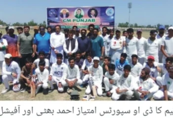 لَیَّہ میں انسداد پولیو کی 3 روزہ قومی مہم کا آغاز، 4 لاکھ 35 ہزار سے زائد بچوں کو قطرے پلانے کا ہدف ڈپٹی کمشنر آصف علی ڈوگر نے ڈی ایچ کیو ہسپتال میں بچوں کو پولیو ویکسین پلا کر مہم کا افتتاح کر دیا، ضلع بھر میں 1797 ٹیمیں متحرک، گھر گھر جا کر پانچ سال تک کے بچوں کو قطرے پلائے جائیں گے