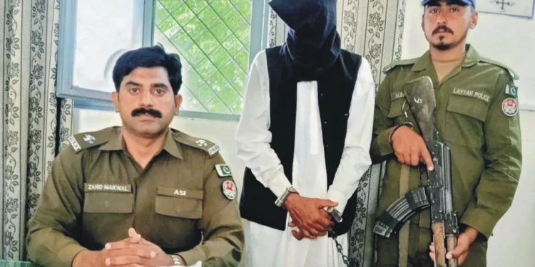 تھانہ چوک اعظم پولیس کی منشیات فروشوں کے خلاف کاروائی ،بد نا م زمانہ منشیات فروش گرفتار ،آئس برآمد ،مقدمہ درج