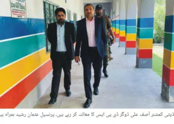 لَیَّہ میں انسداد پولیو کی 3 روزہ قومی مہم کا آغاز، 4 لاکھ 35 ہزار سے زائد بچوں کو قطرے پلانے کا ہدف ڈپٹی کمشنر آصف علی ڈوگر نے ڈی ایچ کیو ہسپتال میں بچوں کو پولیو ویکسین پلا کر مہم کا افتتاح کر دیا، ضلع بھر میں 1797 ٹیمیں متحرک، گھر گھر جا کر پانچ سال تک کے بچوں کو قطرے پلائے جائیں گے