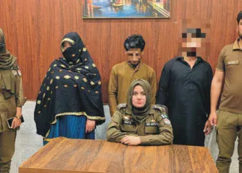 تھانہ چوک اعظم پولیس کی منشیات فروشوں کے خلاف کاروائی ،بد نا م زمانہ منشیات فروش گرفتار ،آئس برآمد ،مقدمہ درج