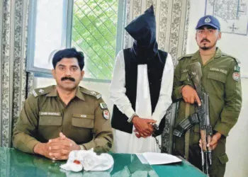 تھانہ چوک اعظم پولیس کی منشیات فروشوں کے خلاف کاروائی ،بد نا م زمانہ منشیات فروش گرفتار ،آئس برآمد ،مقدمہ درج