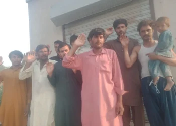 واپڈا کی غفلت، 11 ہزار کے وی تاریں گھر کی چھت سے ٹکرا گئیں، کرنٹ لگنے سے 7 سالہ بچہ جاں بحق، بارش کے دوران گھروں میں کرنٹ پھیل جاتا ہے، متعدد بار درخواستیں دیں مگر مسئلہ حل نہ ہوا، اہل علاقہ کا شدید احتجاج