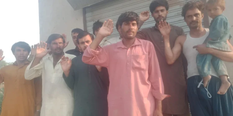واپڈا کی غفلت، 11 ہزار کے وی تاریں گھر کی چھت سے ٹکرا گئیں، کرنٹ لگنے سے 7 سالہ بچہ جاں بحق، بارش کے دوران گھروں میں کرنٹ پھیل جاتا ہے، متعدد بار درخواستیں دیں مگر مسئلہ حل نہ ہوا، اہل علاقہ کا شدید احتجاج