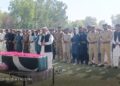 لَیّہ کے نوجوان شایان الطاف کو فوجی اعزاز کے ساتھ سپردِ خاک، کوئٹہ دھماکے کے شہید کو ہزاروں آنکھوں نے اشکبار الوداع کہا نمازِ جنازہ میں ضلعی افسران، آرمی حکام، سیاسی و سماجی شخصیات اور شہریوں کی بڑی تعداد شریک، فضا پاکستان زندہ باد کے نعروں سے گونجتی رہی