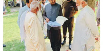 ڈپٹی کمشنر آصف علی ڈوگر کا تحصیل آفس کا اچانک دورہ، مختلف برانچوں کا معائنہ، سٹاف کی حاضری اور ریکارڈ چیک کیا