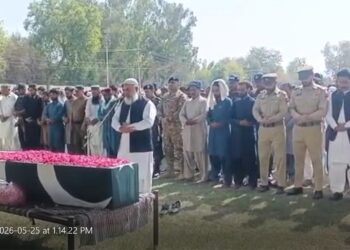 لَیّہ کے نوجوان شایان الطاف کو فوجی اعزاز کے ساتھ سپردِ خاک، کوئٹہ دھماکے کے شہید کو ہزاروں آنکھوں نے اشکبار الوداع کہا نمازِ جنازہ میں ضلعی افسران، آرمی حکام، سیاسی و سماجی شخصیات اور شہریوں کی بڑی تعداد شریک، فضا پاکستان زندہ باد کے نعروں سے گونجتی رہی