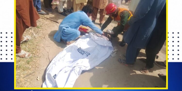 اڈا حسین آباد کے قریب ٹریکٹر ٹرالی کی ٹکر، 9 سالہ بچی جاں بحق دکان سے گھر واپس آنے والی کمسن صبا حادثے کا شکار، ریسکیو 1122 نے بروقت کارروائی کرتے ہوئے نعش ٹی ایچ کیو ہسپتال کروڑ منتقل کر دی