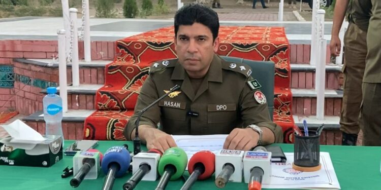 لیہ پولیس کی بڑی کامیابی، ساڑھے تین ماہ میں 3 کروڑ 35 لاکھ روپے مالیت کی ریکوری، 14 جرائم پیشہ گینگز کے 47 ارکان گرفتار جرائم میں نمایاں کمی، 886 اشتہاری و عدالتی مفرور گرفتار، اسلحہ اور منشیات کے خلاف کارروائیوں میں بھی اضافہ