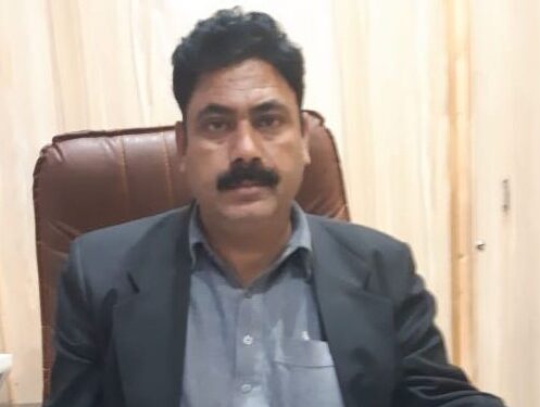 لبِ نیلم کا واکنگ ٹریک اور دانشوروں کی کرسیاں
