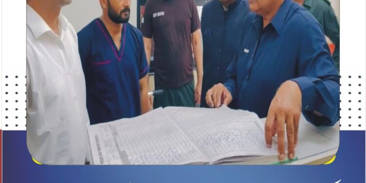 کمشنر ڈی جی خان کا مریم نواز ہیلتھ کلینک سمرا نشیب کا اچانک دورہ، طبی سہولیات کا تفصیلی جائزہ