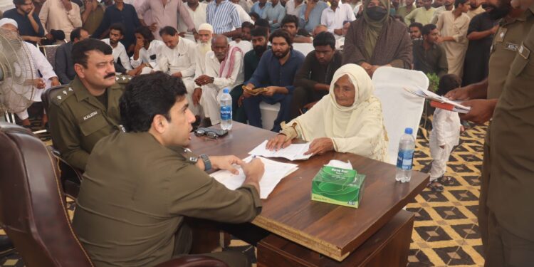 چوک اعظم میں ڈی پی او لیہ حسن جاوید بھٹی کی کھلی کچہری، شہریوں کے مسائل کے فوری حل کے احکامات