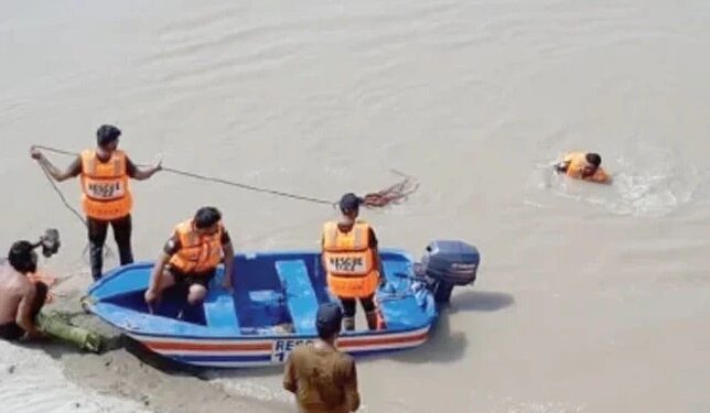کوٹ ادو میں باراتیوں سے بھرا لوڈر رکشہ کینال میں جاگرا، 3 افراد جاں بحق، 11 کو ریسکیو کرلیا گیا