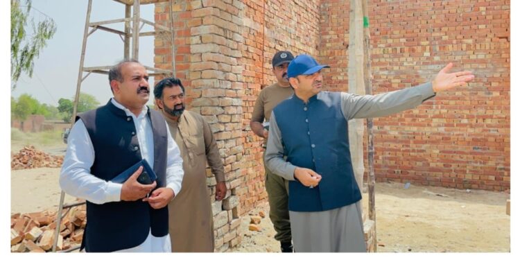 ڈپٹی کمشنر آصف علی ڈوگر کا چوبارہ کا دورہ، ترقیاتی کام بروقت اور معیار کے مطابق مکمل کرنے کی ہدایت