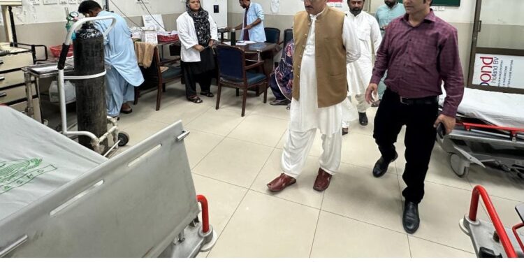 اے ڈی سی میونسپل سروسز شبیر احمد ڈوگر کا ڈی ایچ کیو ہسپتال لیہ کا معائنہ، طبی سہولیات، ادویات، صفائی اور عملے کی حاضری کا جائزہ