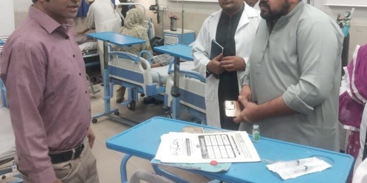 اے ڈی سی محمد اویس سرور کا ڈی ایچ کیو ہسپتال کا معائنہ، مریضوں کو معیاری طبی سہولیات اور مفت ادویات کی فراہمی یقینی بنانے کی ہدایت