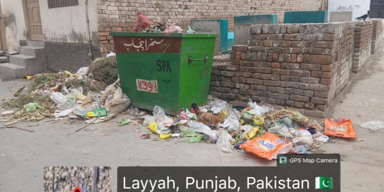 لیہ میں صفائی ستھرائی کی صورتحال، کچرے دان کے باہر گندگی کے ڈھیر، شہریوں کے لیے مشکلات لیہ: کچرے دان کے باہر گندگی کے ڈھیر، صفائی کے انتظامات پر سوالات اٹھنے لگے