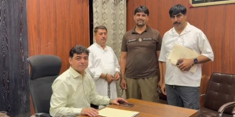 چوبارہ میں اینٹی کرپشن کا ٹریپ ریڈ، پٹواری پرویز احمد ایک لاکھ روپے رشوت سمیت گرفتار