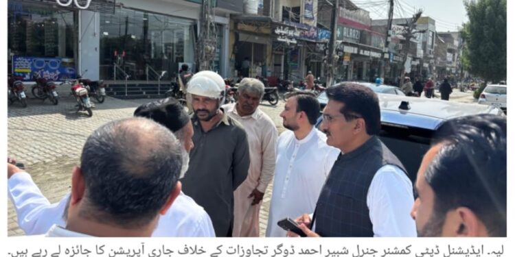 لیہ کی عارفہ مریم نے ڈیرہ غازی خان بورڈ میں انٹرمیڈیٹ کی پہلی پوزیشن حاصل کرلی 1200 میں سے 1164 نمبر، پری میڈیکل گروپ طالبات میں بھی اول؛ ڈپٹی کمشنر آصف علی ڈوگر کی عارفہ مریم، والدین اور اساتذہ کو مبارکباد