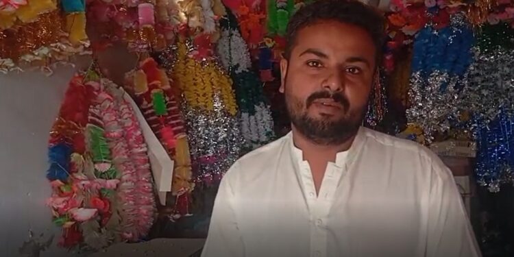 کوٹ سلطان میں دکان کی چھت توڑ کر لاکھوں روپے کے ہار، سہرے اور نقدی چوری، پانچ گھنٹے بعد بھی پولیس نہ پہنچی، دکاندار کا ویڈیو بیان سامنے آگیا